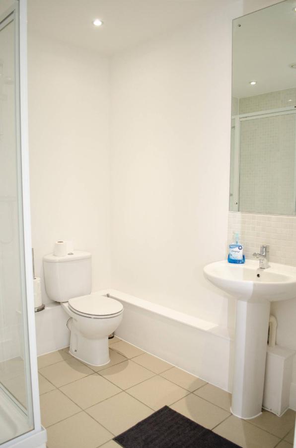 Serviced Apartment In Liverpool City Centre - Free Parking - Balcony - By Happy Days Dış mekan fotoğraf