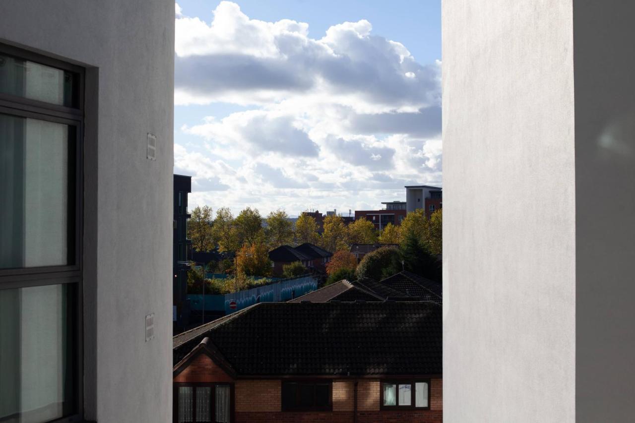 Serviced Apartment In Liverpool City Centre - Free Parking - Balcony - By Happy Days Dış mekan fotoğraf