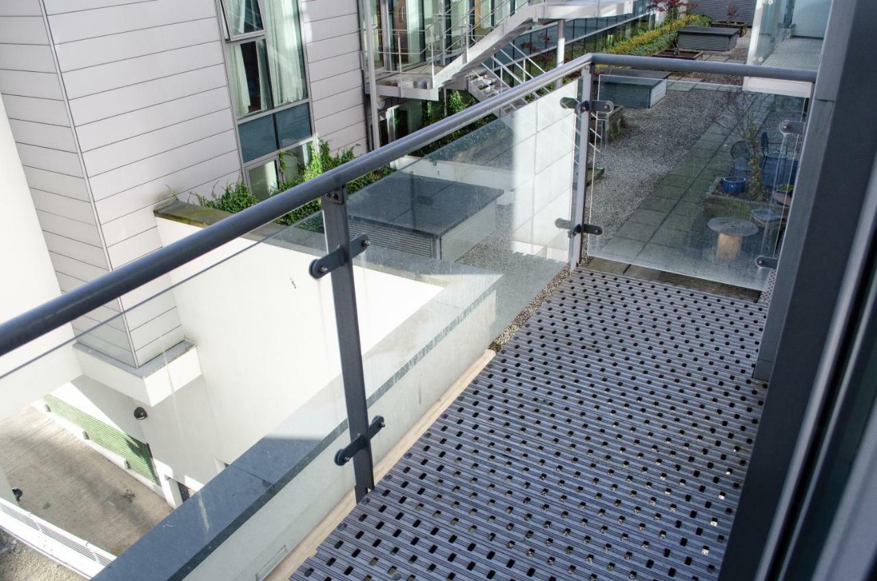Serviced Apartment In Liverpool City Centre - Free Parking - Balcony - By Happy Days Dış mekan fotoğraf